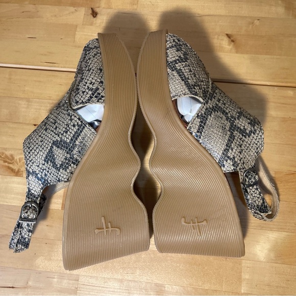 Famolare Cross Your Heart Platform Sandals Snake embossed leather. - Picture 6 of 12